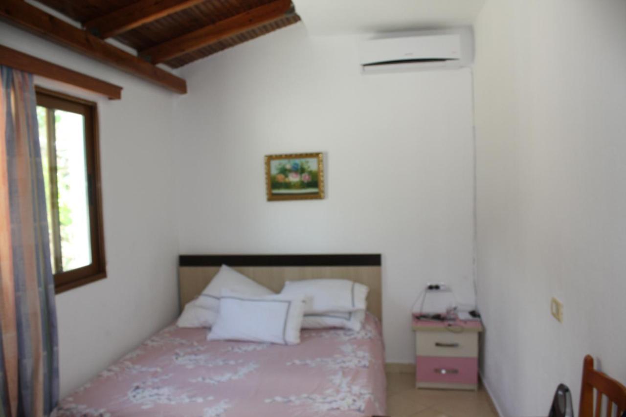Guesthouse Benardo Sarande Exterior photo